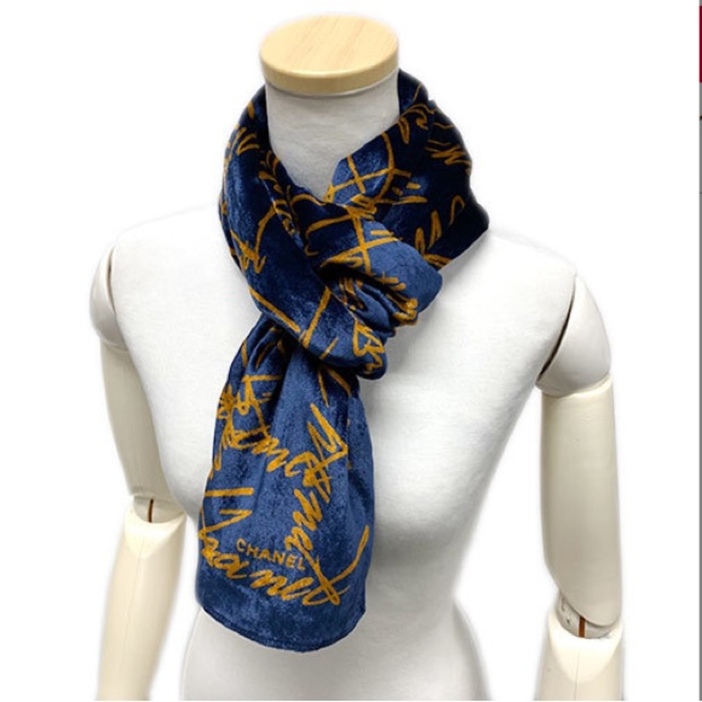 CHANEL Signature Stole - Picture 2 of 7